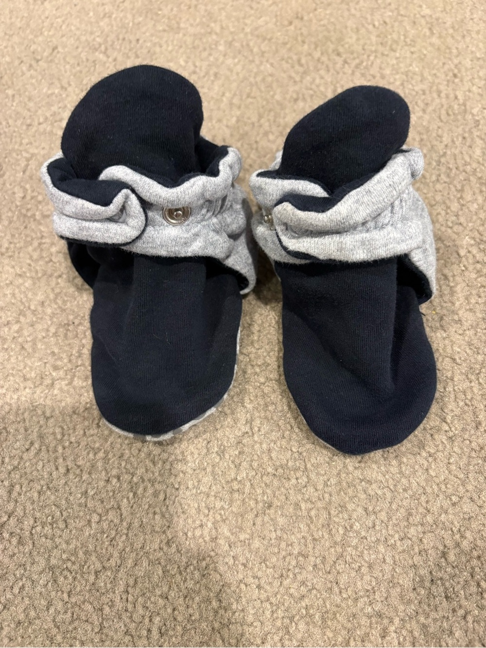 18 month Zutano black and Light Gray Baby Booties
